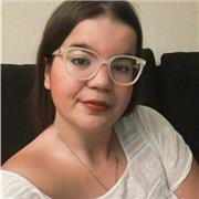 Profesora titulada de Primaria capacitada para impartir cualquier asignatura.